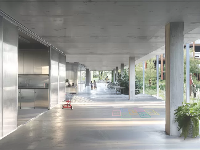 Der offene, durchlässige Collective Living Room im Erdgeschoss verbindet den Nord- und Südhof. Er schafft eine neue Form sozialer Infrastruktur, die Alltagsnutzung und gemeinschaftliche Aktivitäten kombiniert und fördert er Teilhabe, Identifikation und Austausch. Multifunktionale Räume, die sich flexibel zwischen Alltagsnutzung und gemeinschaftlicher Aktivität bewegen, treffen hier auf quartiersbezogene Infrastrukturen wie Fahrraddepots, Postzonen oder gemeinschaftlich genutzte Nischen., Bild: E2A