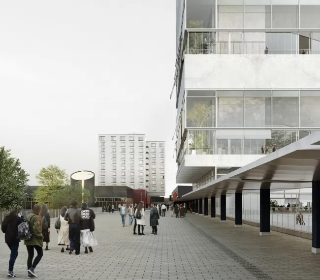 Blick über den Boulevard entlang des neuen Hörsaal- und Veranstaltungszentrums