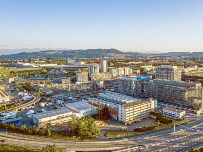 Luftbild Wankdorfcity; Bis 2020 entstanden zwischen Autobahn und Gleisen mit Wankdorfcity 1 und 2 zwei gewerblich gepr&auml;gte Etappen. Bis 2029 entsteht Wankdorfcity 3 einer dichten Stadtteil f&uuml;r Wohnen, Arbeiten, Versorgung und Begegnung., Quelle: zvg / Immofonds